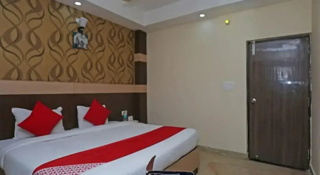 Hotel Crystal Inn
