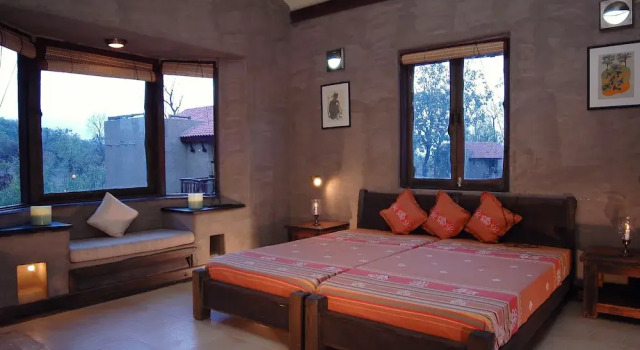 Kings Lodge, Book Hotel Tala 