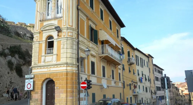 Cosmopolis, Book Apartment Portoferraio Elba