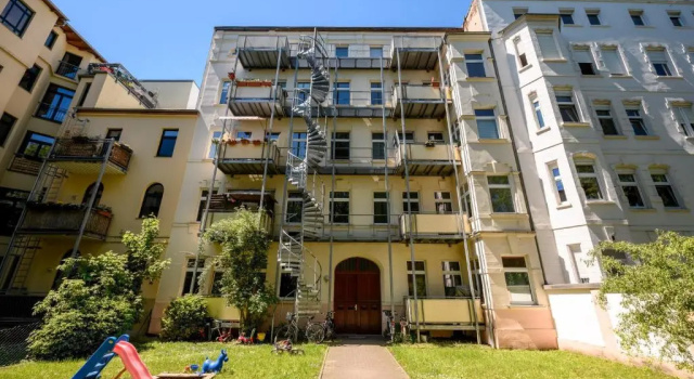 Helle Wohnung mit Balkon in grünen Innenhof - W-LAN, 4 Schlafplätze