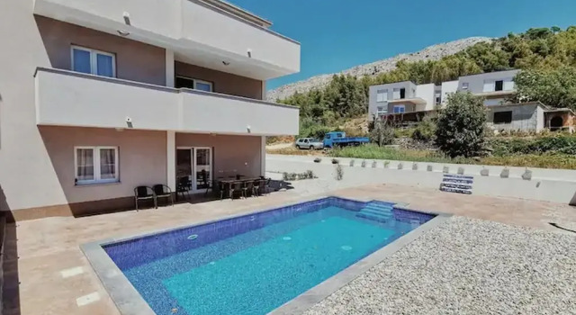 Коттедж с балконом Holiday Home J&D 2