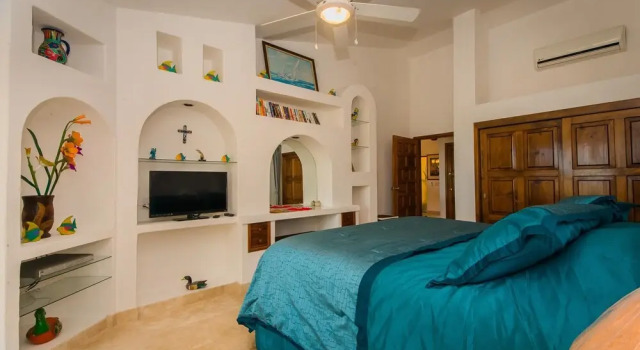 Walk to Cabo Marina & Downtown: Villa Mira Flores, Забронировать Вилла Отели Южной Нижней Калифорнии с парковкой, Парковка