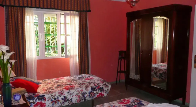 Villa Very Close to Seville With Beautiful Gardens and Pool, Забронировать Вилла Коттеджи провинции Севильи, Коттедж