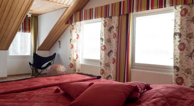 Moonlight House: Cozy holiday home with fireplace, Varaa Hotelli Rovaniemi Lappi