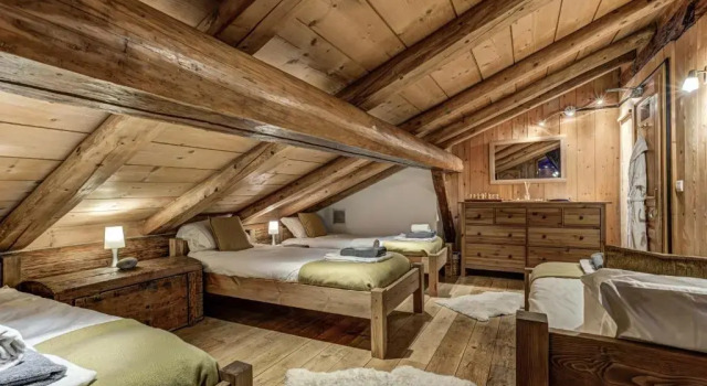 Четырёхместный номер Standard с красивым видом из окна Chalet Tissières