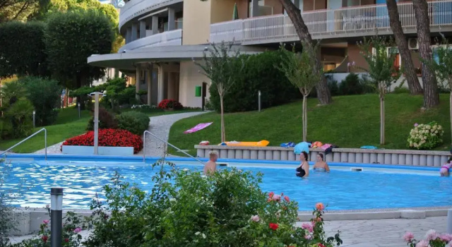 Duna 4, Book Lejlighed Hoteller i Friuli Venezia Giulia med parkering, Parkering