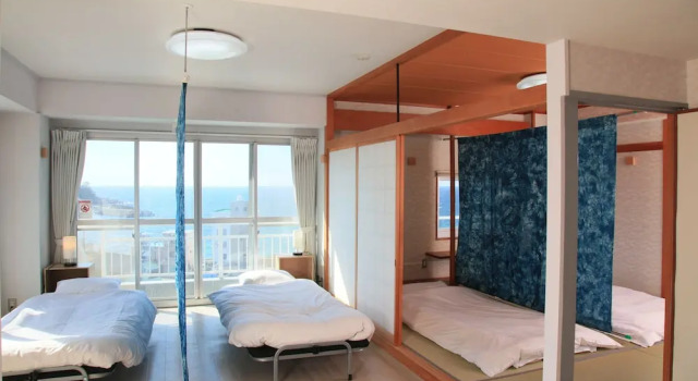 Кровать в общем номере Guest Living Mu Nanki Shirahama