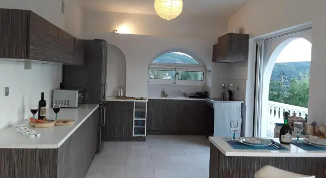 Апартаменты Heavenly Views-1 Maisonette with Unique Architecture close to the Beach