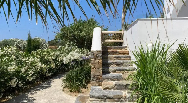 Вилла Deluxe Seaside Naxos • Holiday Villas