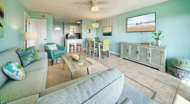 Коттедж Sleeps 18, 2 Condos Beach Access, Pool, Views, Tennis + Pickleball Courts