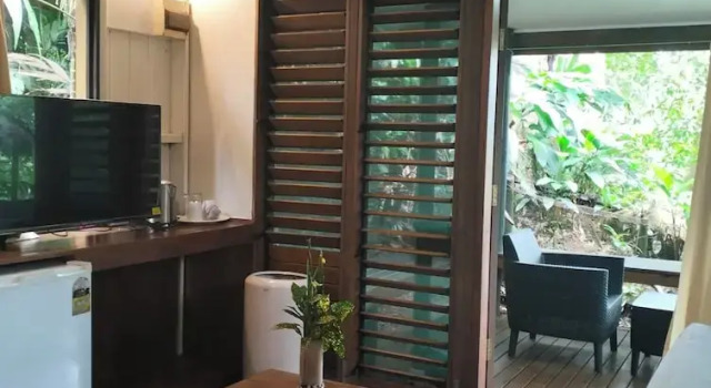 Бунгало с видом на воду Rainforest Eco Lodge