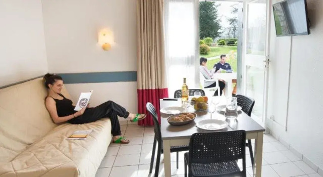 Aux Portes des Monts dAubrac, Book Hotel Espalion Aveyron