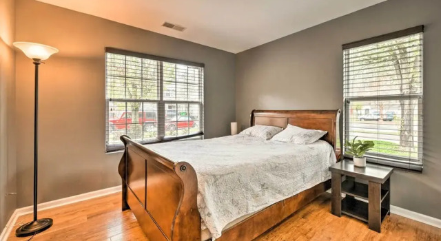 Pet-friendly Retreat w/ Yard: ~ 8 Mi to Downtown!, Rezervați Hotel Charlotte Carolina de Nord