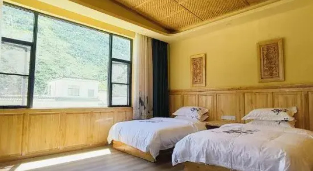 Люкс Cizhong Zangxiangge Homestay
