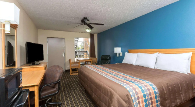 Двухместный номер Standard Days Inn by Wyndham Forest