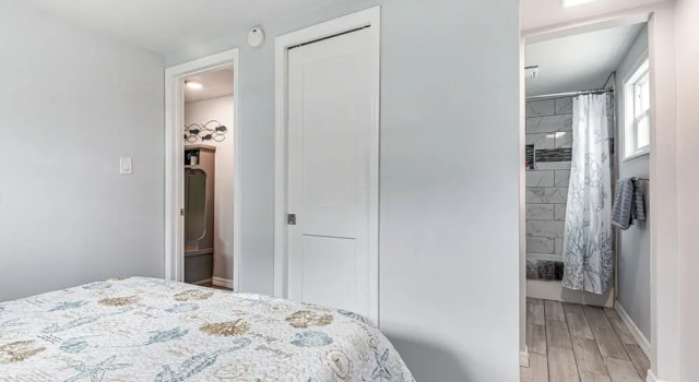 Centrally Located Merritt Island Cottage w/ Deck!, Varaa Lomakoti Hotellit Space Coast pysäköinnillä, Pysäköinti