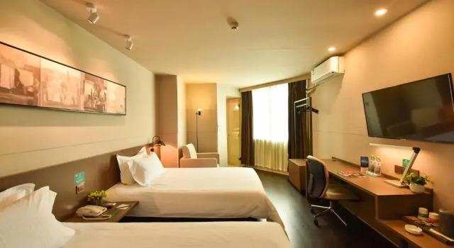 Двухместный номер Business Jinjiang Inn Select Haikou Qilou Old Street Binhai Avenue