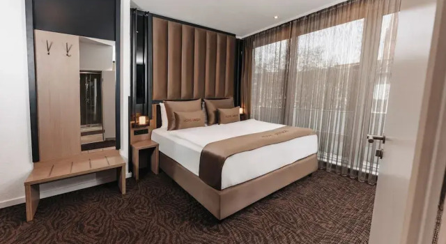 Hotel Unique Majestic, Забронировать Отель Отели Дортмунда 4 звезды, рядом с Церковь Церковь Марии, 4*