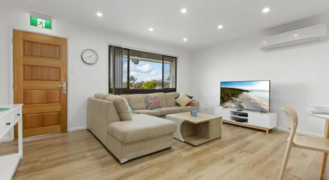 Modern Family Holiday Home Overlooking Jervis Bay