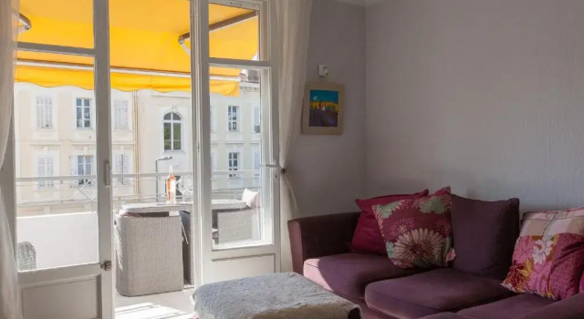 Stunning views from this lovely one bedroom apartment in Cannes only a short walk from the Palais 479, Забронировать Апартаменты/квартира Канны Приморские Альпы, рядом с Продуктовый рынок Forville Provencal