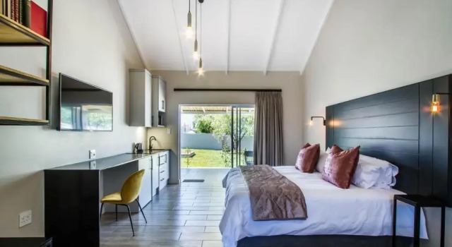 Люкс Superior El Dorado Hotel and Self Catering