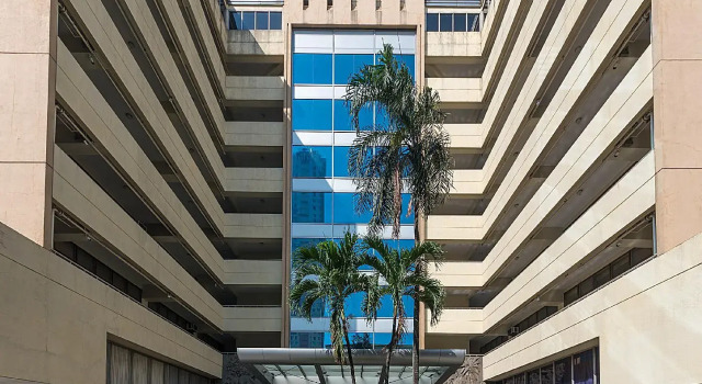 Кровать в общем номере Tropicana Suites