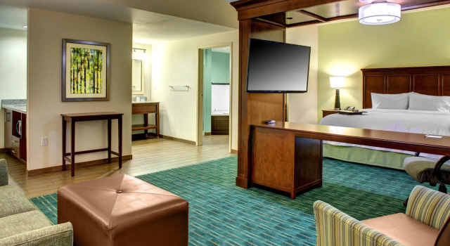 Двухместный люкс Hampton Inn and Suites Coconut Creek