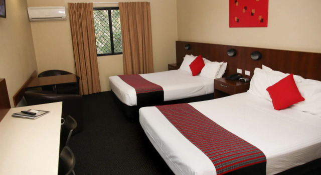 Rocky Resort Motor Inn, Забронировать Курортный отель Рокгемптон Southern Great Barrier Reef, рядом с Информационный центр для посетителей Шпиля Тропика Козерога