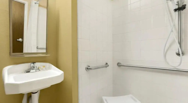 Двухместный номер Standard Microtel Inn & Suites by Wyndham