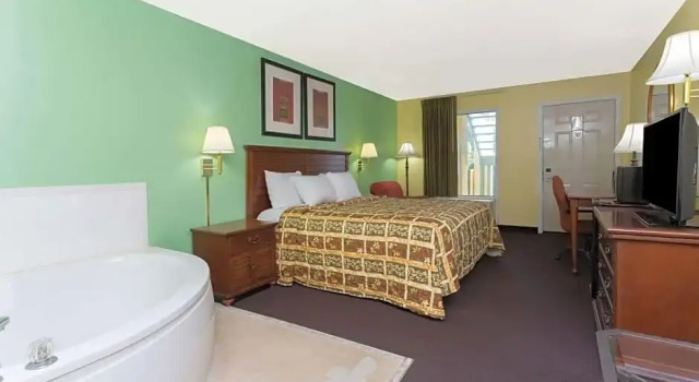 Номер Deluxe Days Inn by Wyndham Lamont/Monticello