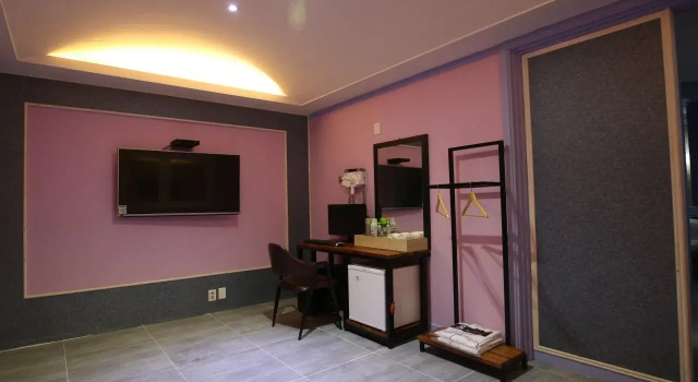 Show Hotel