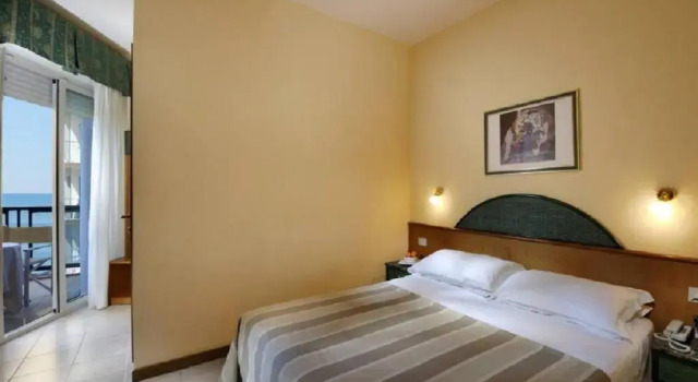 Четырёхместный номер Standard с видом на море Hotel Bellevue