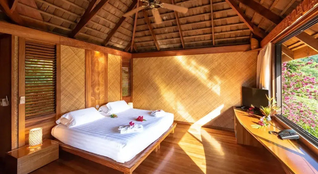 Бунгало с балконом и с видом на залив Le Nuku Hiva by Pearl Resorts