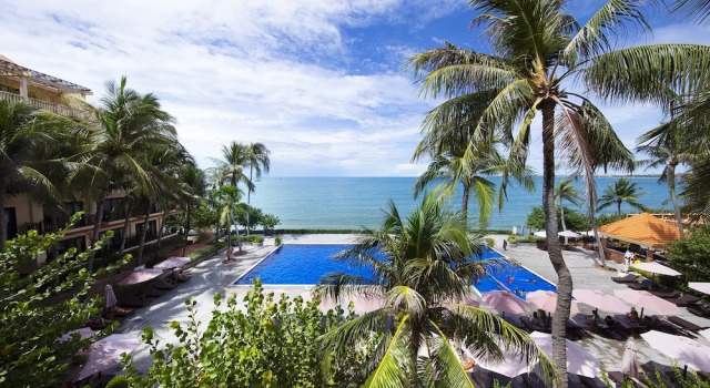 Четырёхместный номер Standard с балконом Hon Rom Central Beach Resort