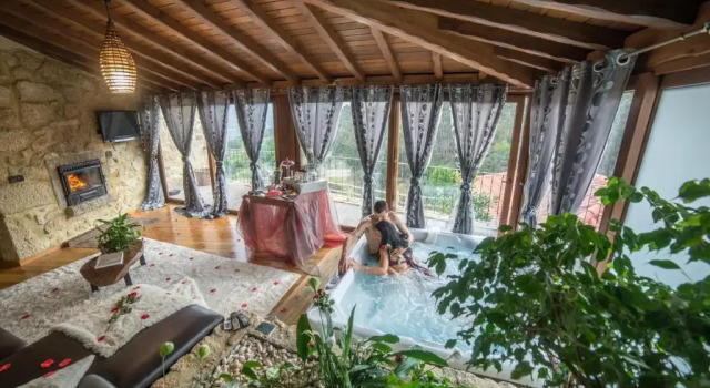 Коттедж с 2 комнатами Casa Love Story - Piscina, Sauna & Jacuzzi