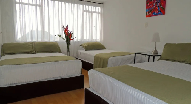 Четырёхместный номер Standard Hotel Portal de Milán