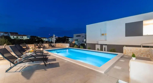 Апартаменты Villa Adria 4 luxury apartment with a pool