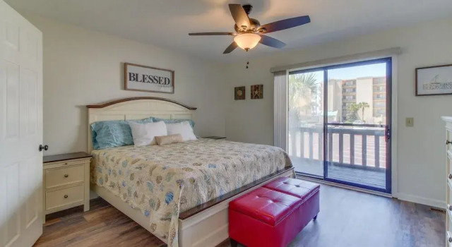 Summer Place Townhomes, Rezerwuj Dom wakacyjny Hotele w Lower Grand Lagoon z parkingiem, Parking