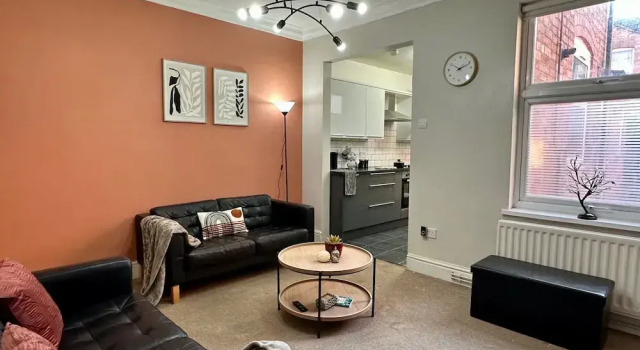 Коттедж 4-bed 3 Bath House in Leicester City