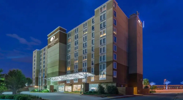 DoubleTree by Hilton Biloxi, Забронировать Отель Билокси Миссисипи - побережье, рядом с John Henry Beck Park