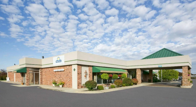 Трёхместный номер Standard Days Inn by Wyndham Sidney OH