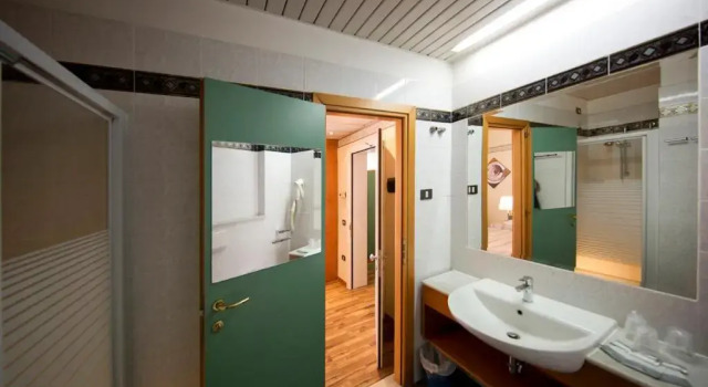 Четырёхместный номер Standard Hotel Marina Bay