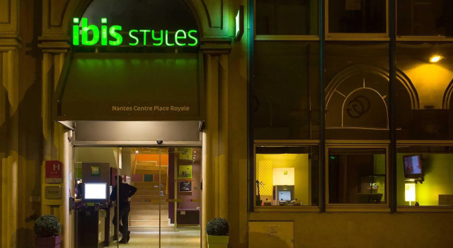 Четырёхместный семейный люкс Standard ibis Styles Nantes Centre Place Royale
