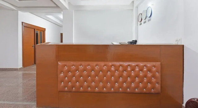 Oyo 19525 Rg Corporate Suites