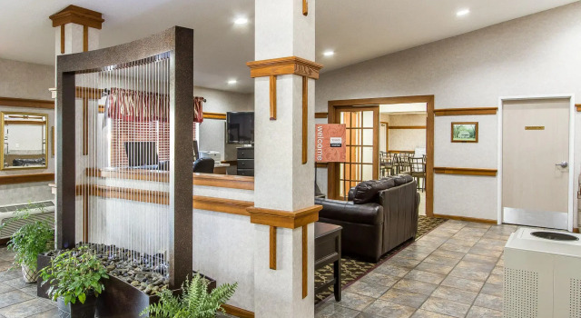 EverSpring Inn & Suites, Varaa Hotelli Hotellit Iowa uima-altaalla, Uima-allas