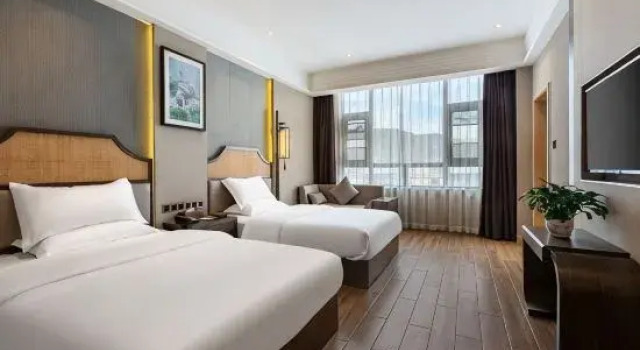 Люкс Metropolo Jinjiang Hotel ((Shangri-La Songzanlin Temple)