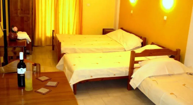 Finikas Apartments Polichrono