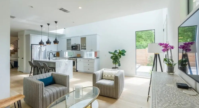 Brand NEW Austin Abode 2 bd 2.5 ba!, Book Hotel Hoteller i Austin med parkering, nær Downs Park, Parkering