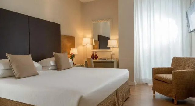 Двухместный номер Superior с балконом National Hotel