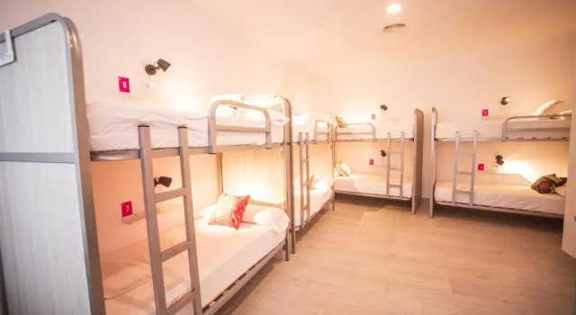 Кровать в общем номере (женский номер) La Flamenka Hostel